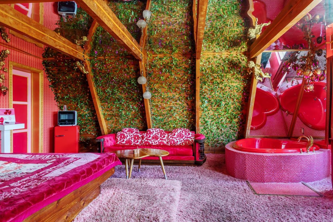 Hicksville Pines Chalets & Motel Айдълуайлд Екстериор снимка