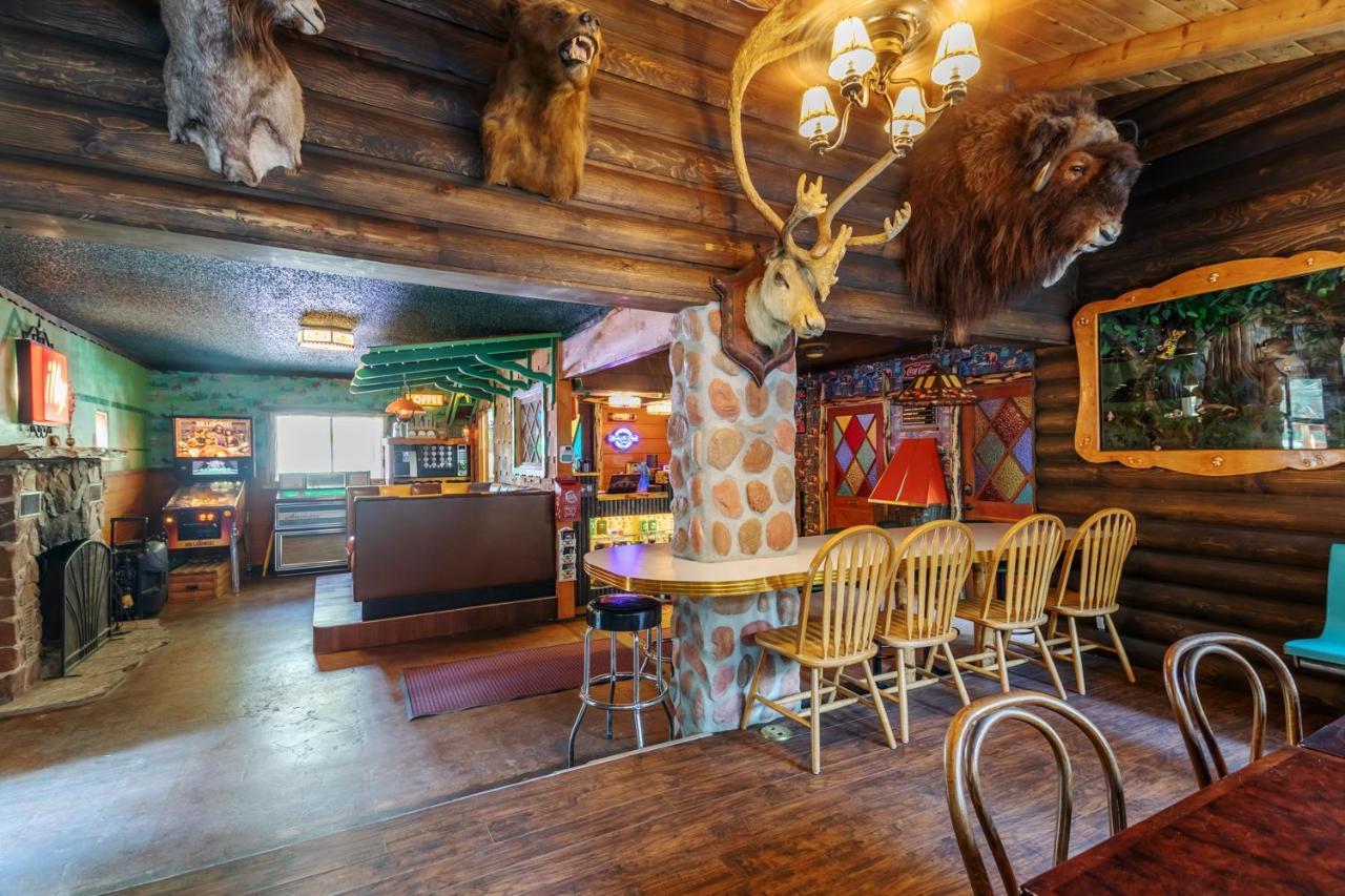 Hicksville Pines Chalets & Motel Айдълуайлд Екстериор снимка