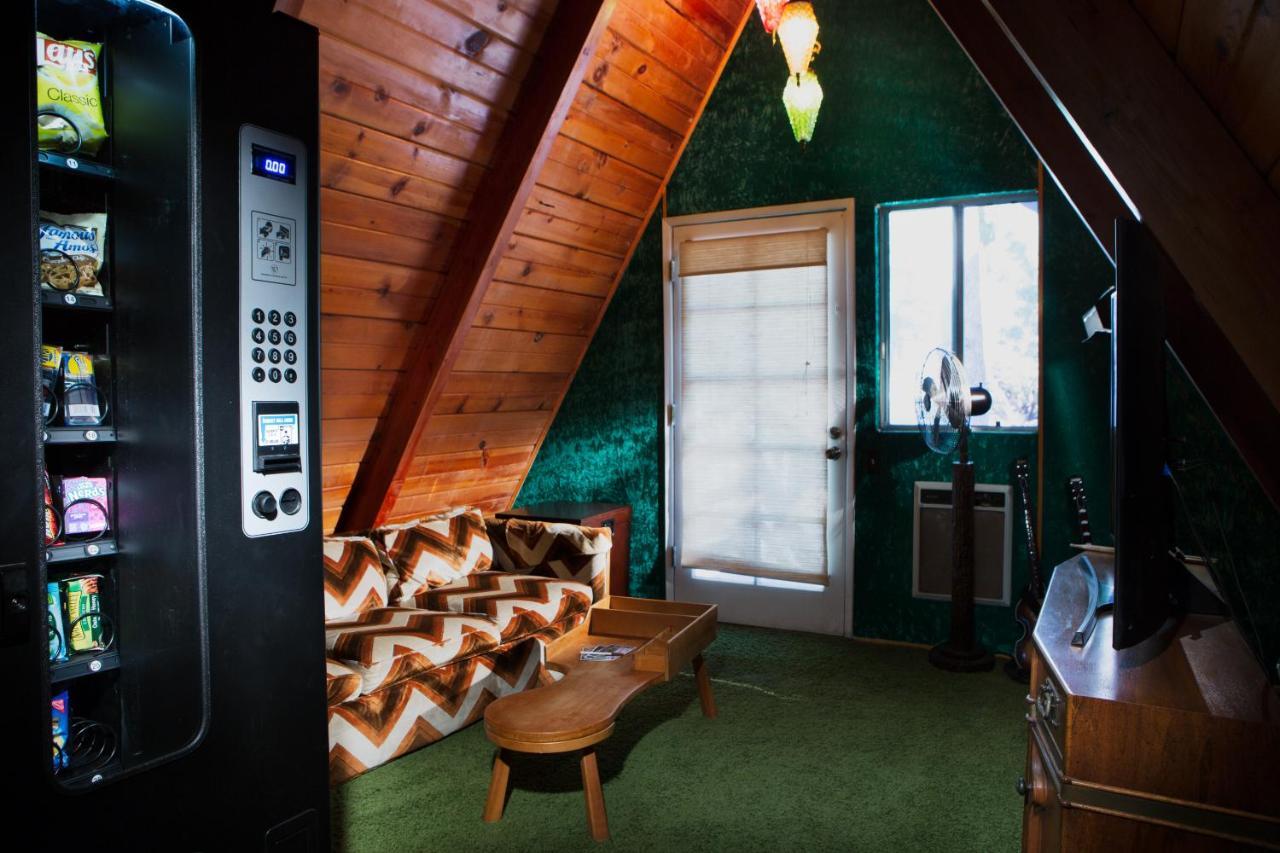 Hicksville Pines Chalets & Motel Айдълуайлд Екстериор снимка