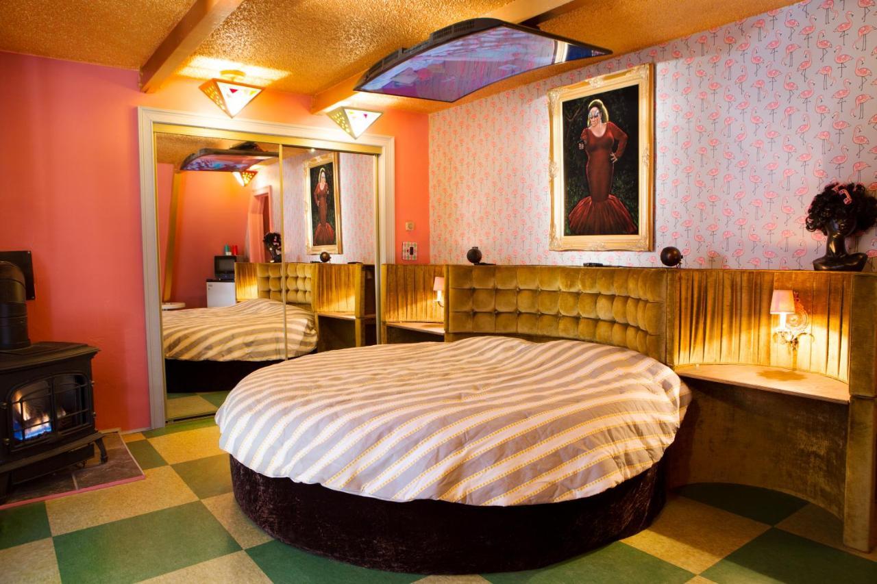 Hicksville Pines Chalets & Motel Айдълуайлд Екстериор снимка