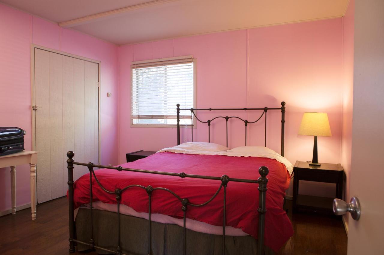 Hicksville Pines Chalets & Motel Айдълуайлд Екстериор снимка