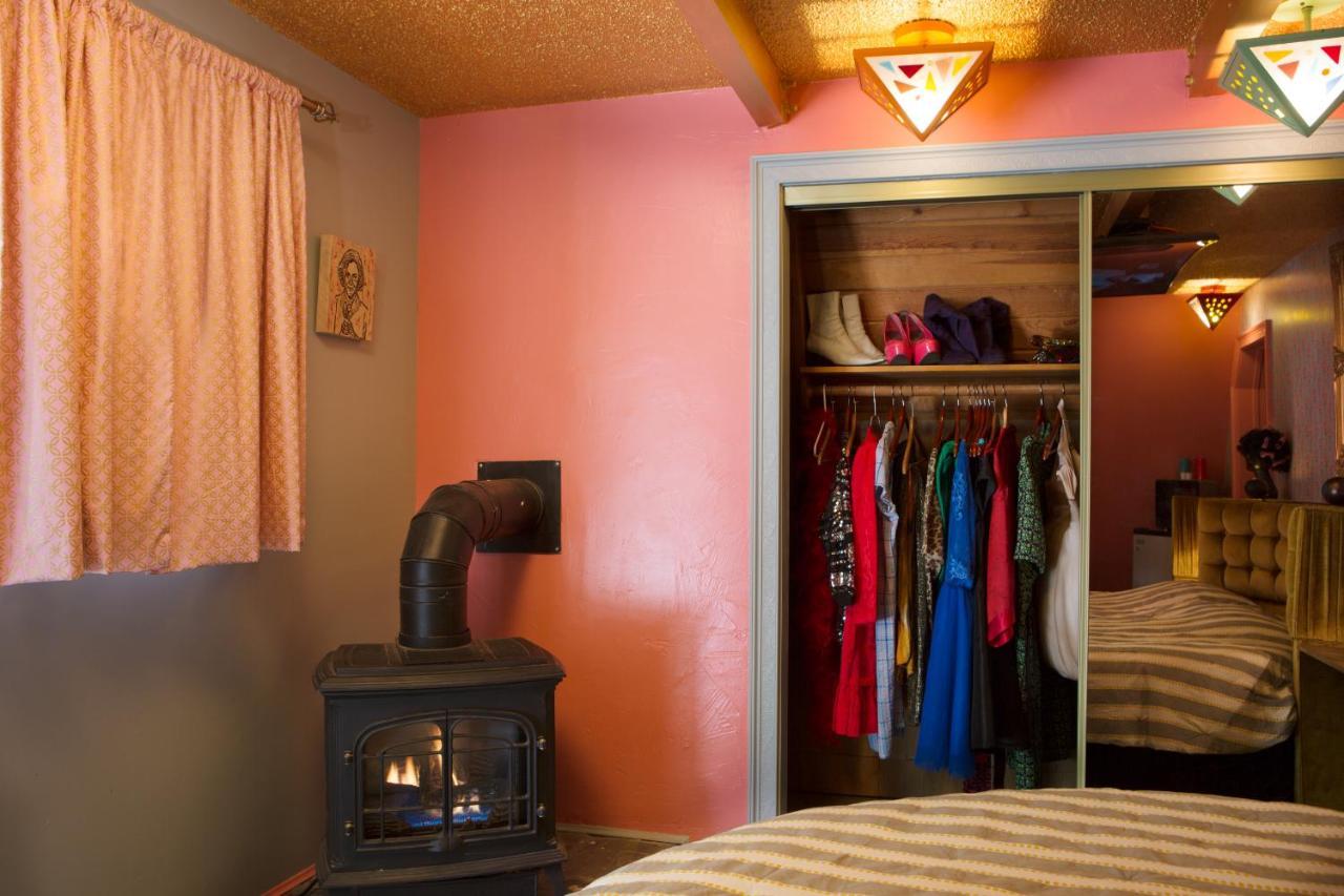 Hicksville Pines Chalets & Motel Айдълуайлд Екстериор снимка
